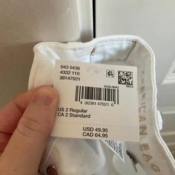 American Eagle Women’s Bright White Crossover Waist Mom Jeans - Size 2 - NEW - Picture 7 of 7